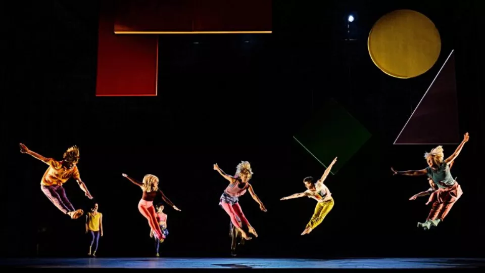 Höhenflug trotz Corona: im Rahmen von France-Danse zeigt der französische Choreograf Pierre Rigal "Extra-Time" im Staatstheater Mainz